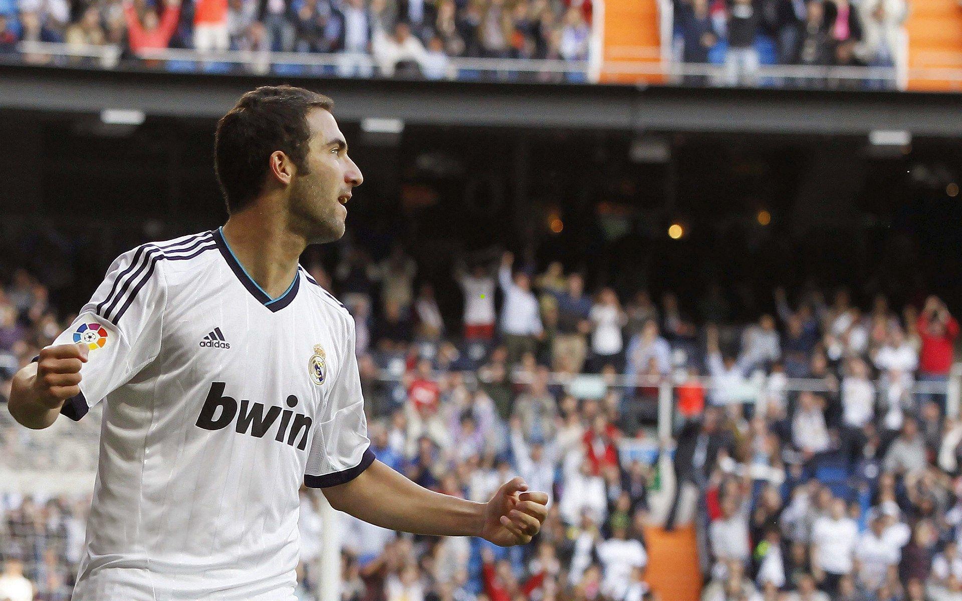 烽烟暂歇,星光不灭—女超首阶段战罢,球迷回归见证铿锵玫瑰绚丽绽放