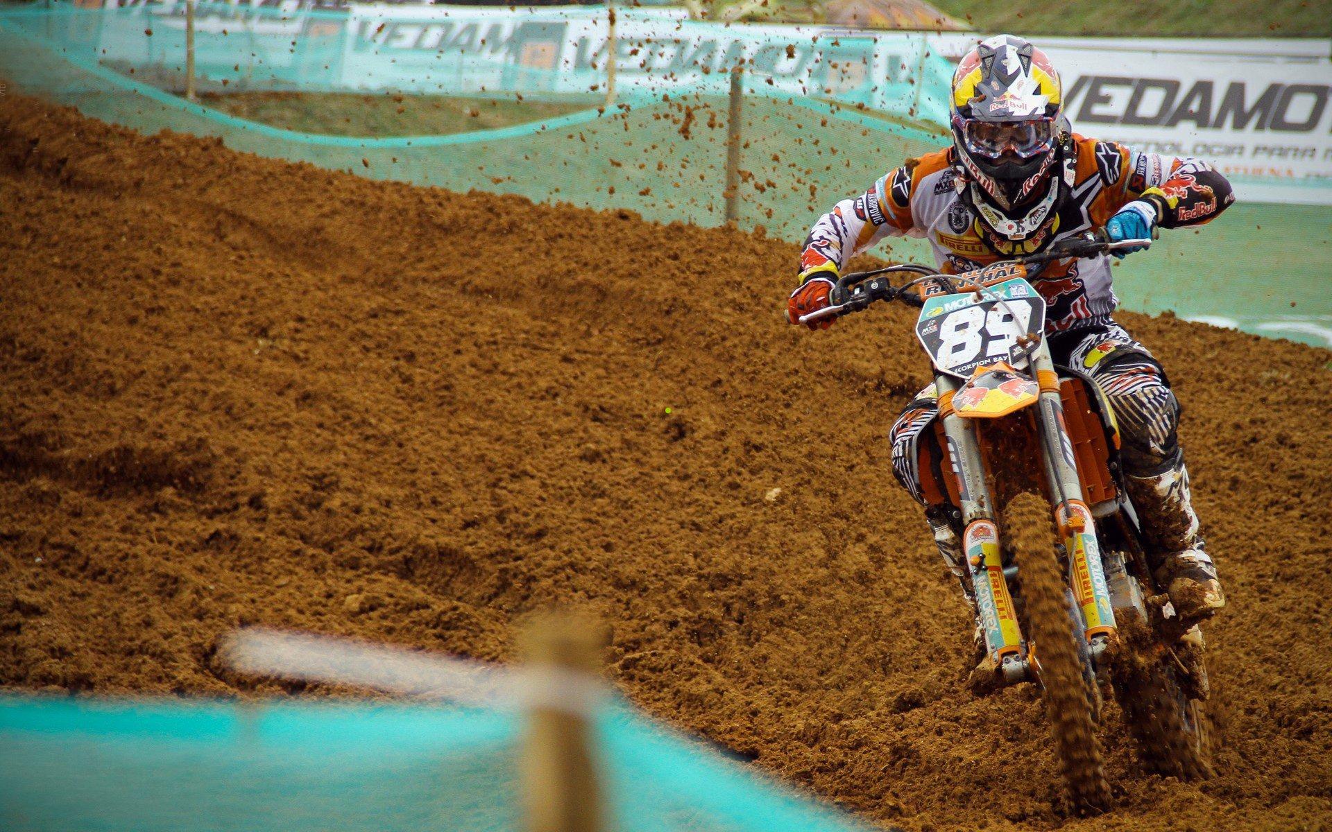 穆里尼奥回归本菲卡获弗洛伦蒂诺祝贺，足坛情谊与新征程交织