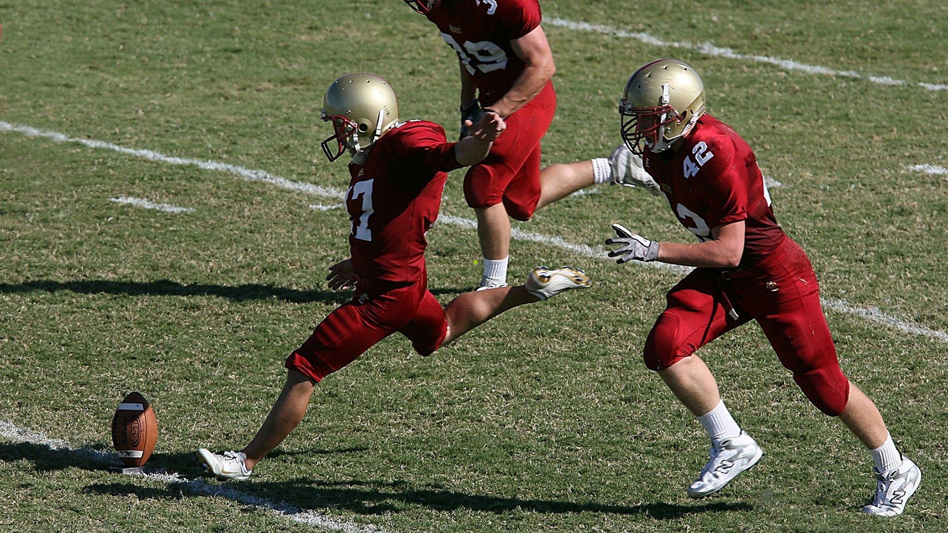 保级生死较量，西海岸与梅州激战成和，外援爆发包办全部进球